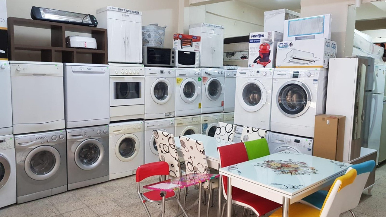 Vatandaş krizin çözümünü böyle buldu. Eşyalarını satıyorlar