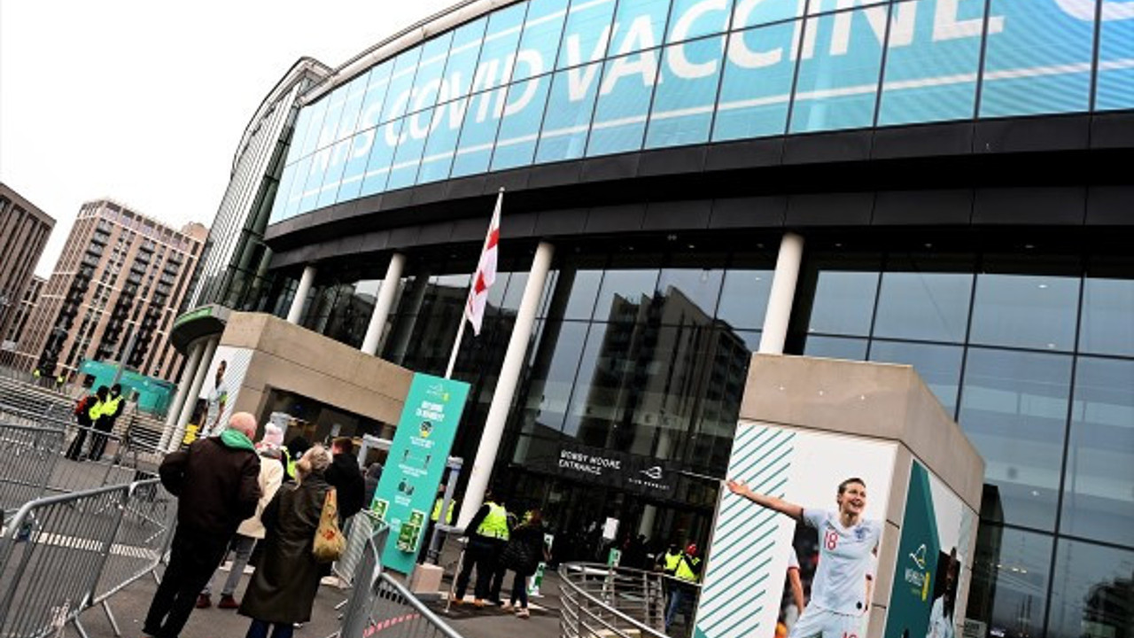 Wembley Stadı Kovid-19 aşı merkezine dönüştürüldü
