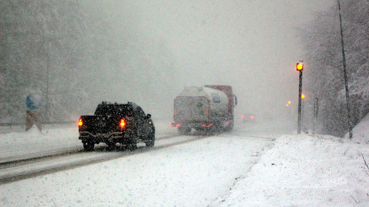 Bolu Dağı'nda kar yağışı ve sis engeli