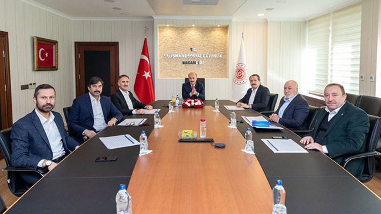 Memurlara ek zam geliyor mu? Memur- Sen Genel Başkanı Ali Yalçın Çalışma Bakanı Vedat Bilgin ile gerçekleştirilen kritik görüşmeyi açıkladı