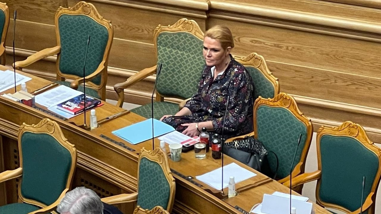 Eski Danimarka Göç ve Uyum Bakanı Stoejberg'in vekilliği düşürüldü