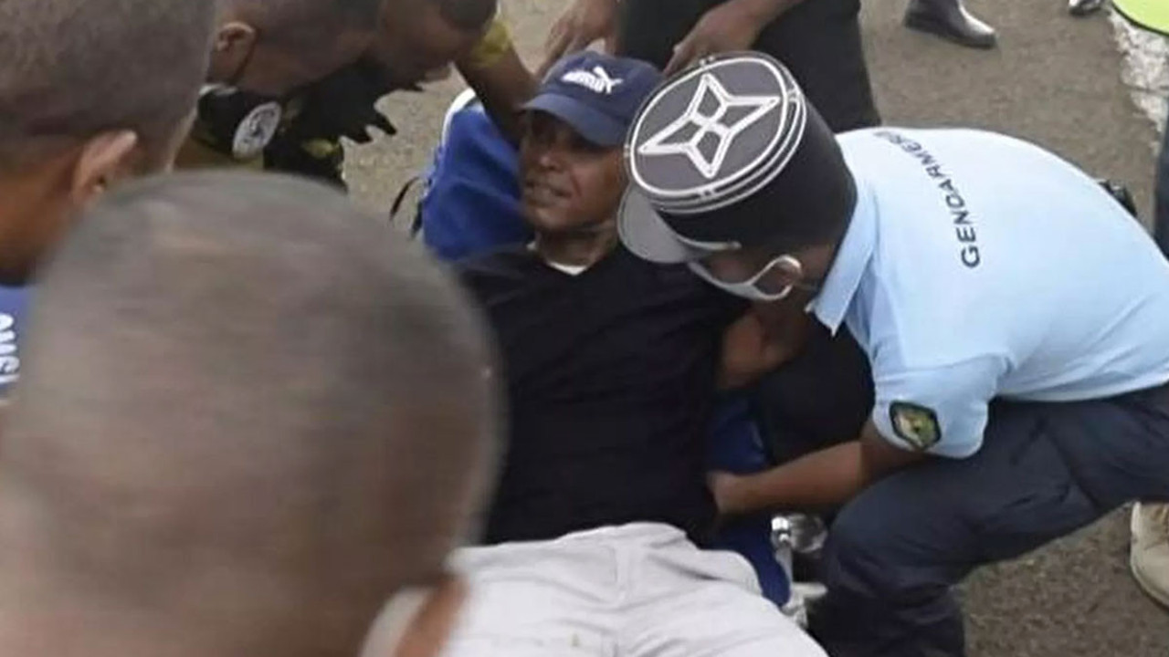 Helikopter denizin ortasına düştü. Ülkenin bakanı 12 saat yüzerek hayatta kaldı