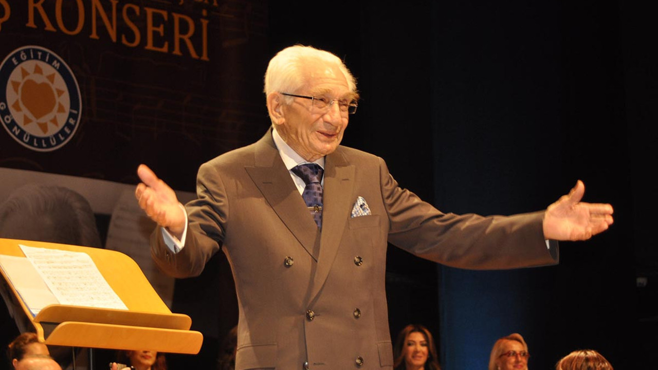 Türk müziğinin efsanesi Prof . Dr. Alâeddin Yavaşca hayatını kaybetti. Bestelerin efendisiydi