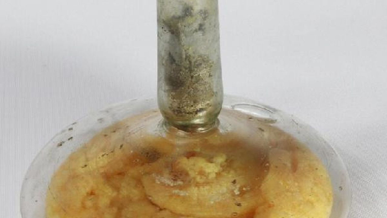 Her derde deva. 1700 yıllık fanusun içinden zeytinyağı çıktı. Sivaslılar bayram yaptı