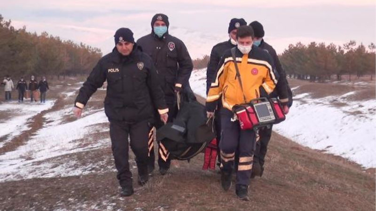 1 aydır kayıp olan gençten acı haber. Bedeni ormanda ağaca asılı halde bulundu