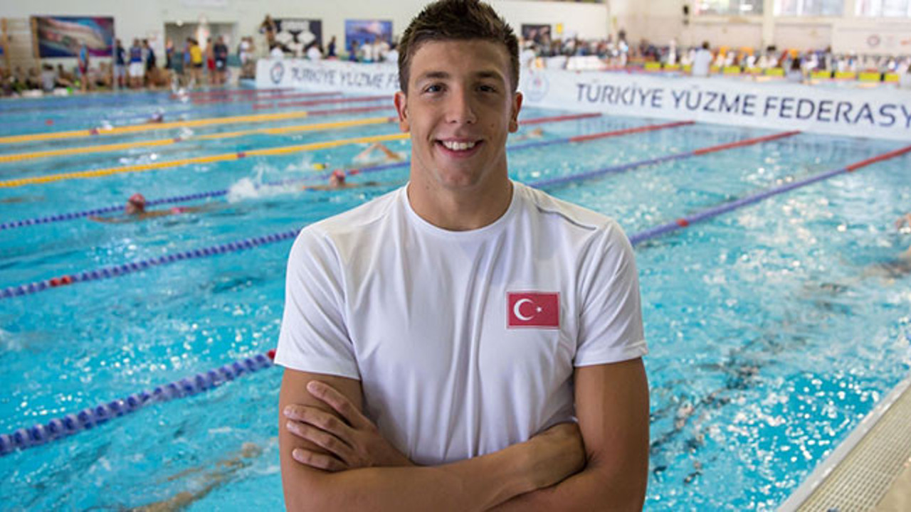 Milli yüzücü Emre Sakçı dünya rekoru kırdı