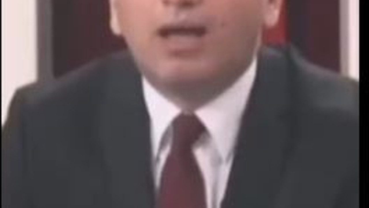 Galatasaray TV'de son saniyede yenilen gol iki spikeri dondu bıraktı