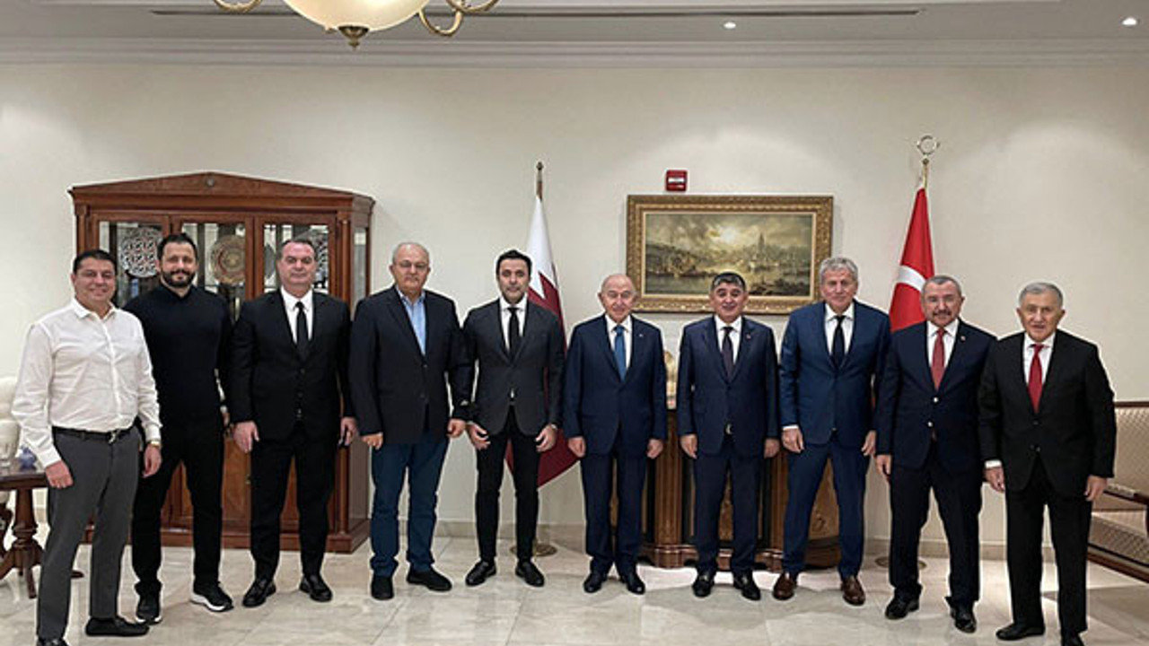 Bütün akrabalarını belediyede çalışan Tevfik Göksu'nun kardeşi Doha Büyükelçisi çıktı. Mahallenin delisi Bilgin Gökberk yakaladı. TFF hatıra fotoğrafı çektirdi