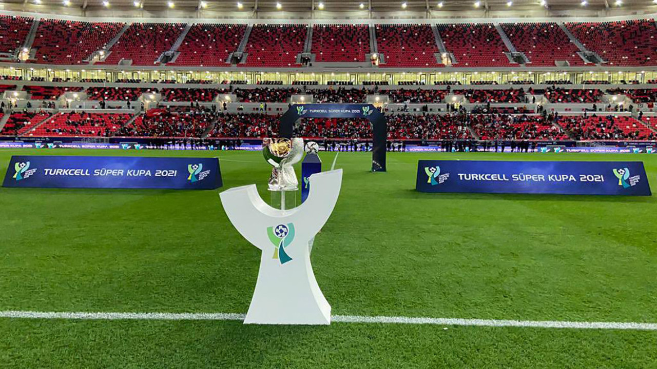 Türk medyası Türk finalini izleyemedi. Bedava bilet dağıtıldı, 3 bin 500 seyirciye oynandı