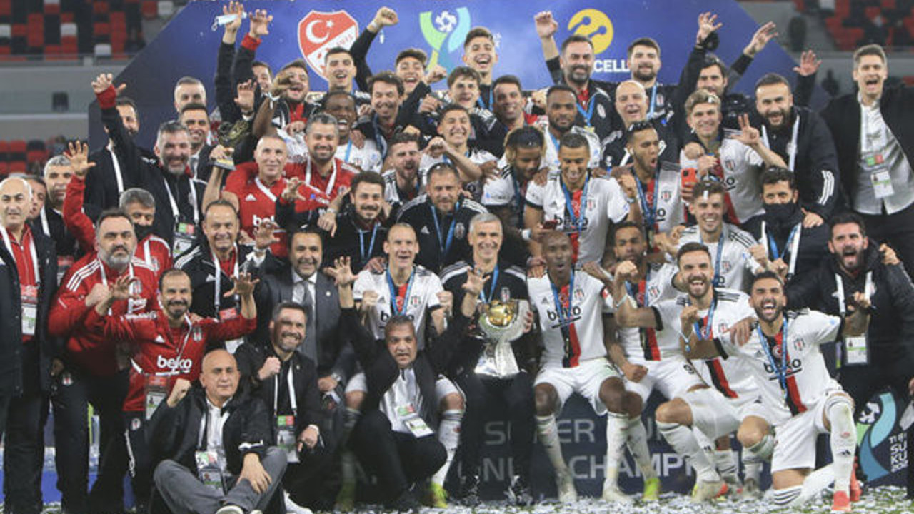 Önder Karaveli ve 3 futbolcunun daha testi pozitif çıktı. Beşiktaş'ı korana virüs vurdu