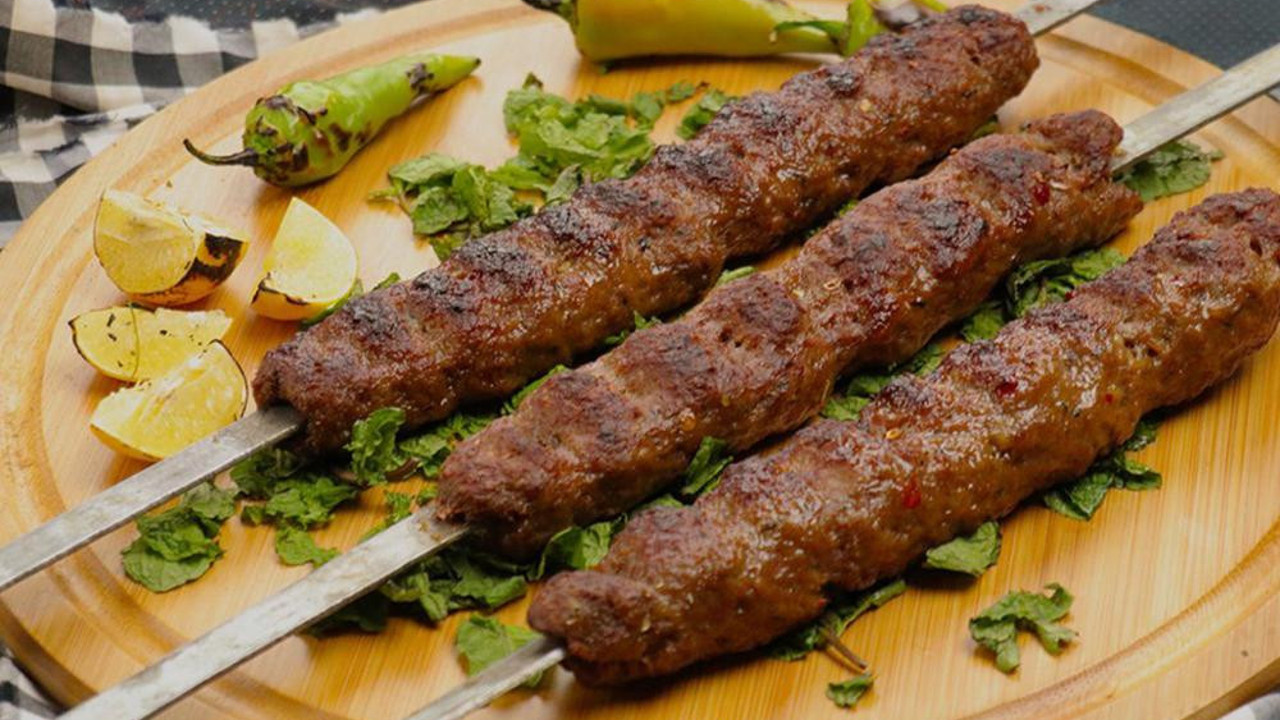 Fransız askerleri Adana kebabını neden yasakladı? Fransızlar kebap pişirenleri döverdi