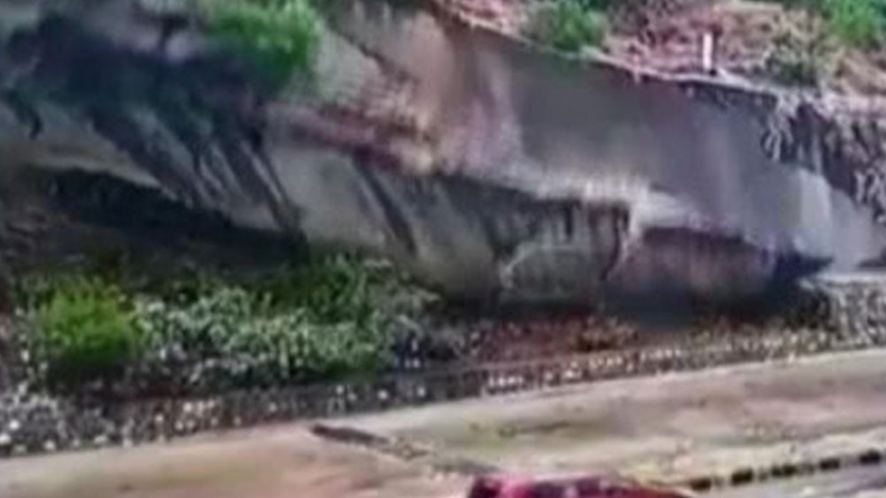 Otoyolda heyelan felaketi. 3 binden fazla araç mahsur kaldı