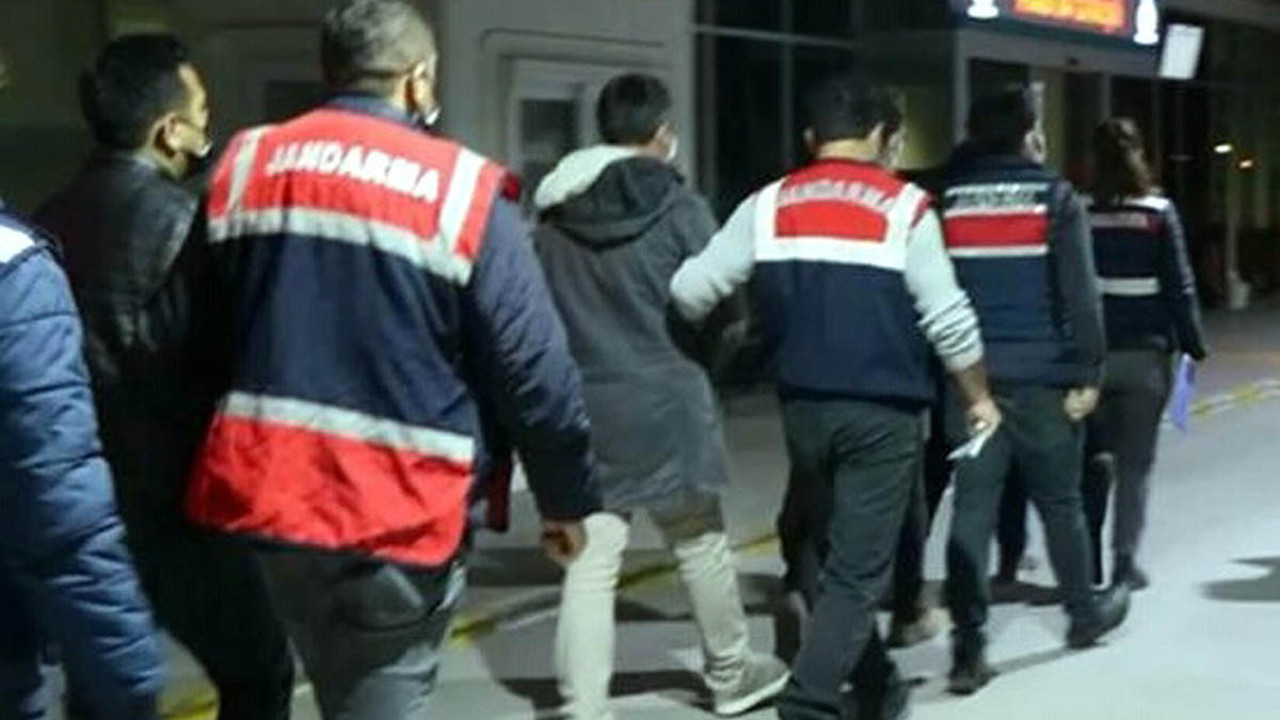 İzmir merkezli 40 ilde FETÖ operasyonu