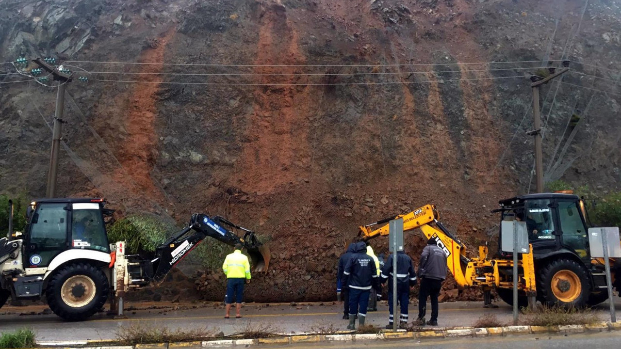 Marmaris kara yolunda heyelan