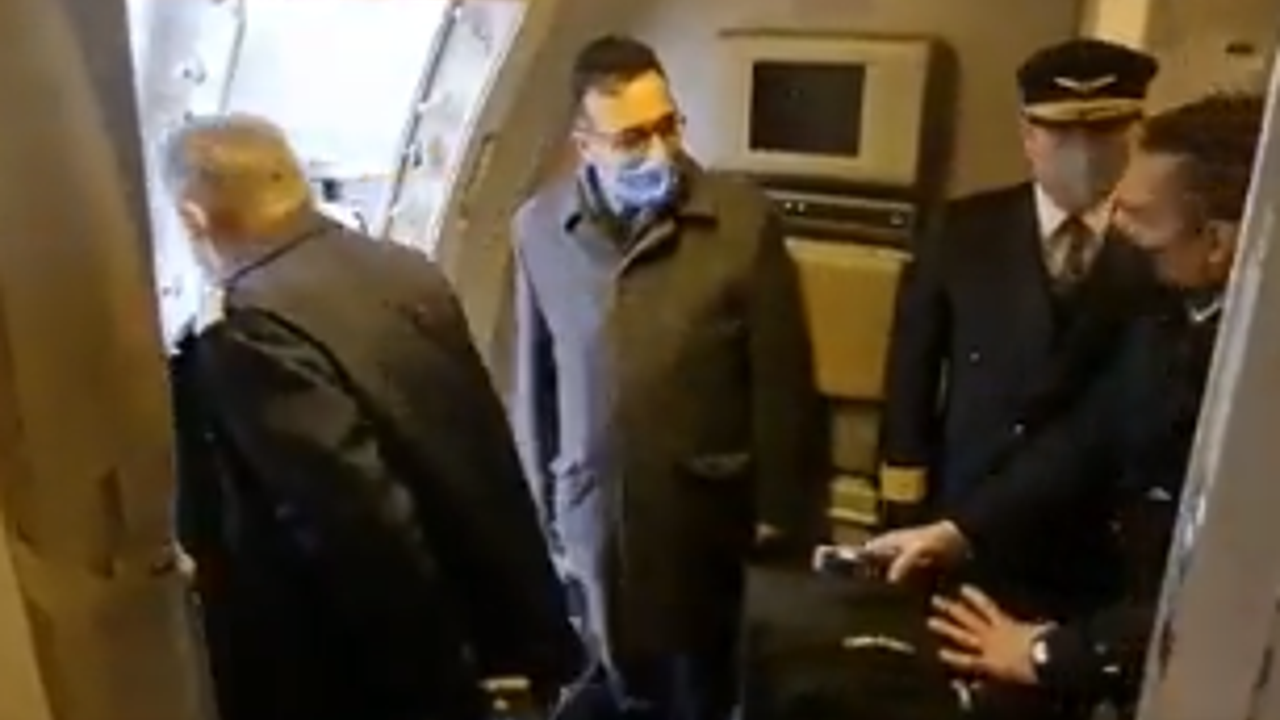 İYİ Partili Kıdık paylaştı. THY Başkanı İlker Aycı, personeli tahliye edilirken şov yapmak için uçağa kamera yerleştirdi