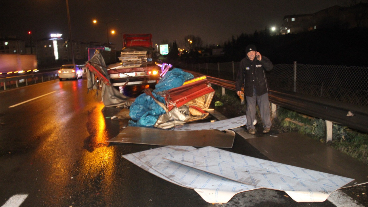 TEM'de faciadan dönüldü: 3 araç birbirine girdi, yakıt deposu patladı