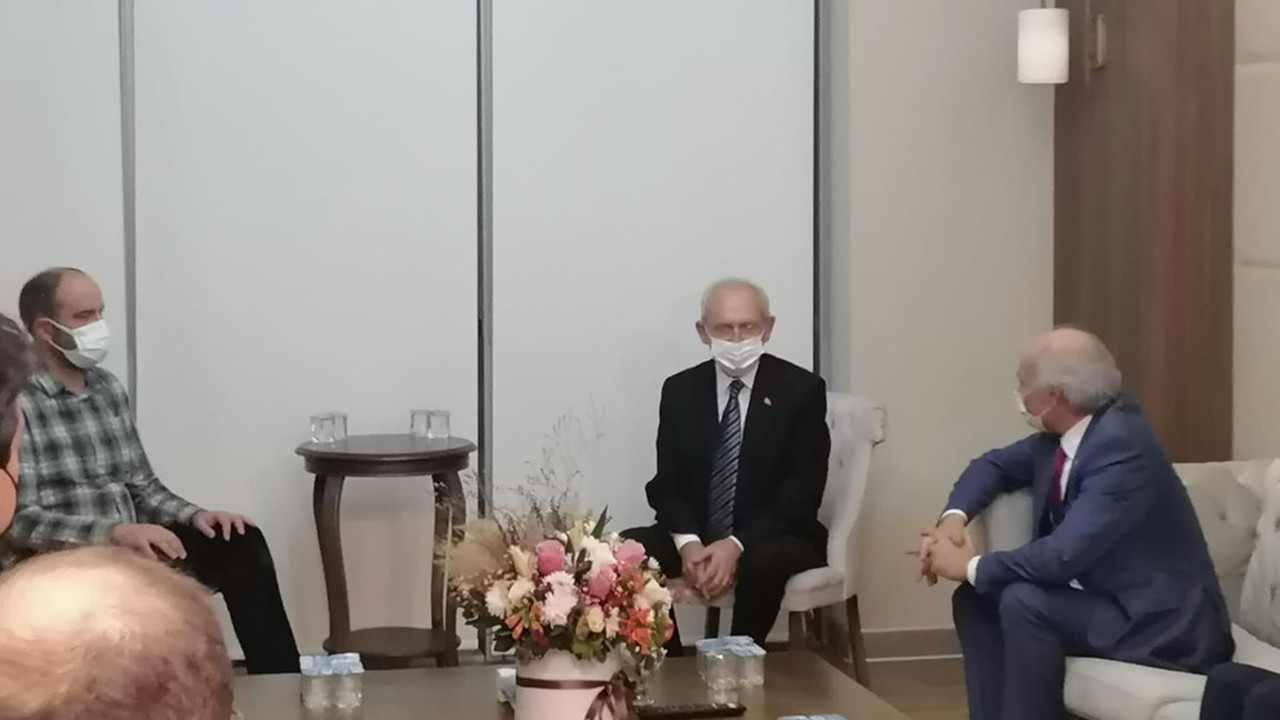 Kılıçdaroğlu, Karamollaoğlu'nu tedavi gördüğü hastanede ziyaret etti