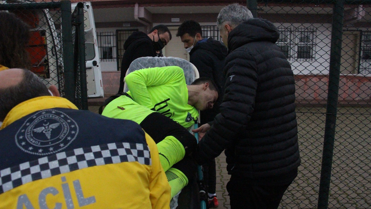 Genç kaleci sahada ölümden döndü!