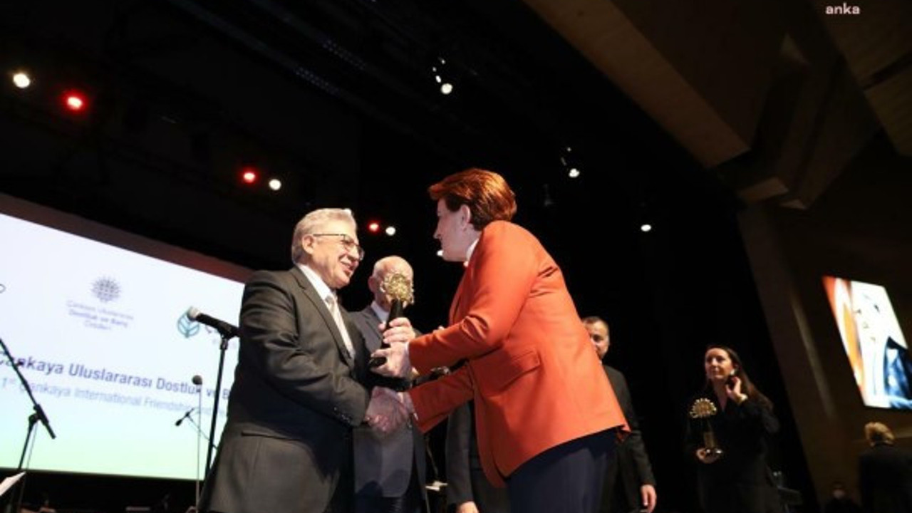 Kılıçdaroğlu ve Akşener, Çankaya Uluslararası Dostluk ve Barış Ödül Töreni'ne katıldı. Livaneli'ye Ödülü Akşener verdi
