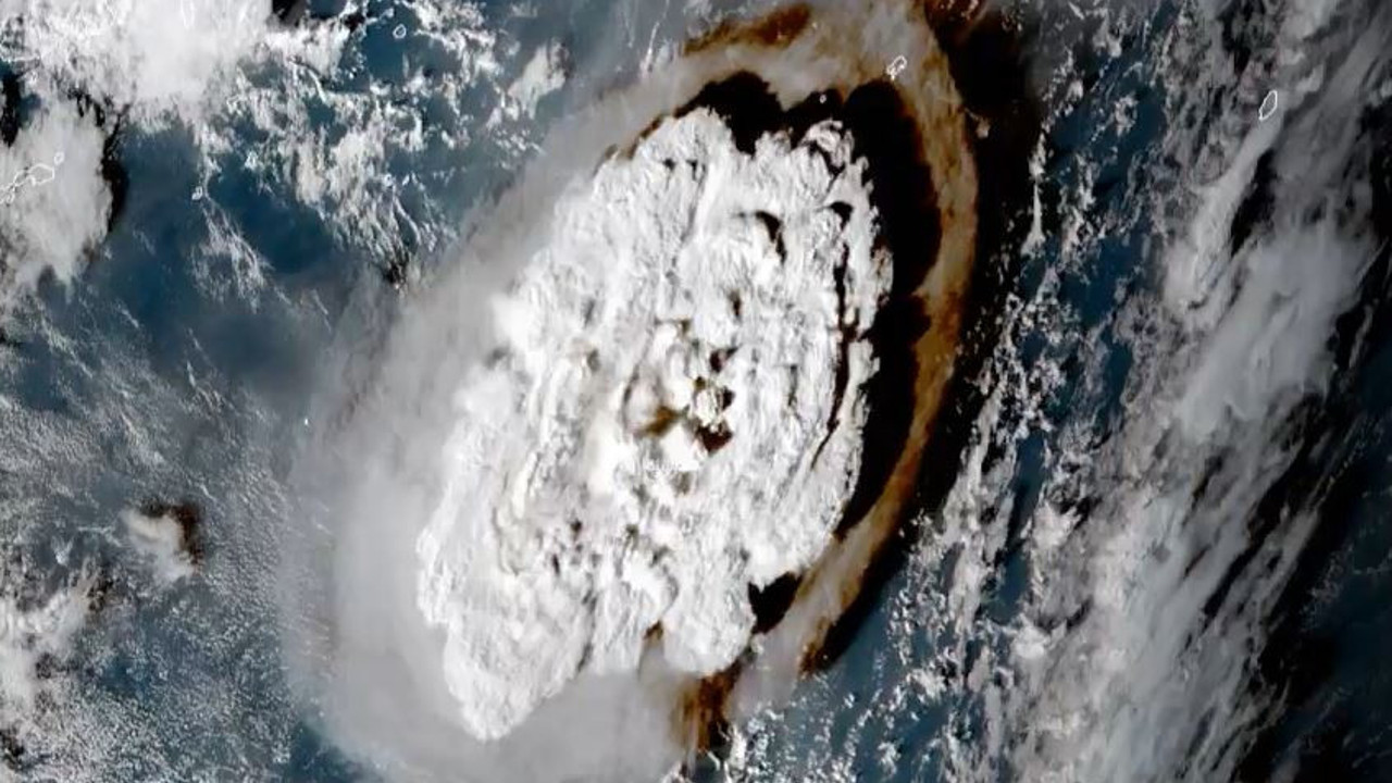 Çığlık sesleri kül bulutlarının arasında kayboldu