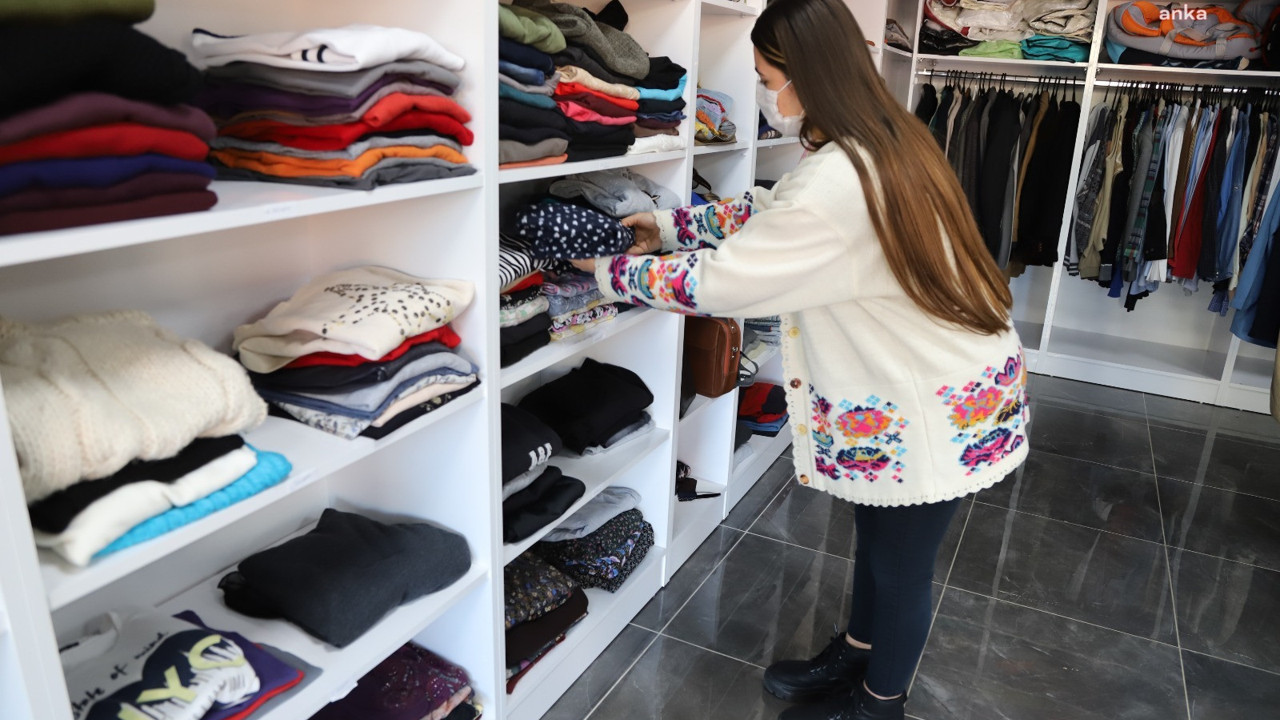 Bu bankada kıyafetler ücretsiz dağıtılıyor