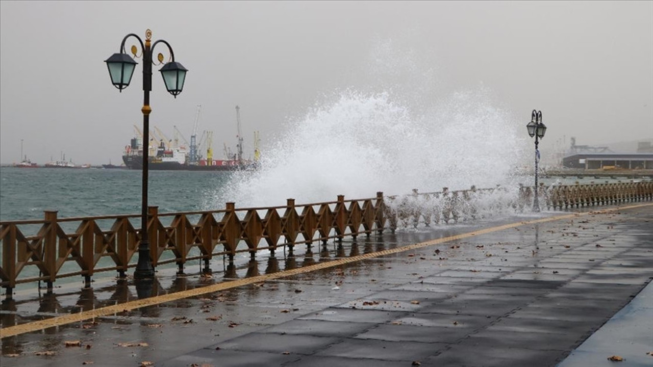 Marmara Denizi'nde ulaşıma lodos engeli