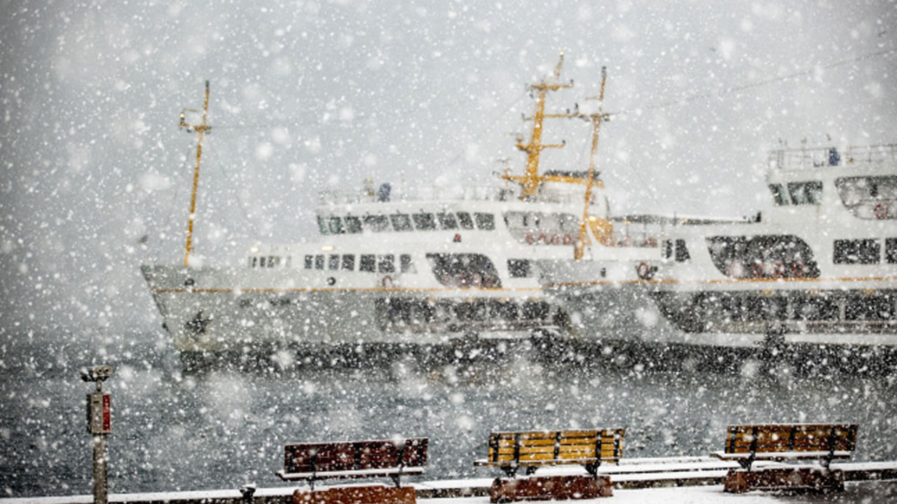 İstanbul'a kar geliyor! Valilik saat vererek uyardı. Bu saatlerde dışarıda olanlar dikkat