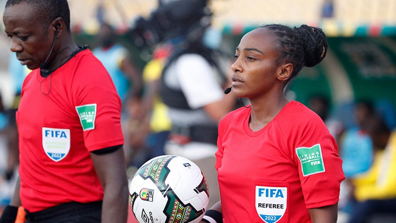 Kadın hakem yönetti. Dünya izledi. Tarihe geçti