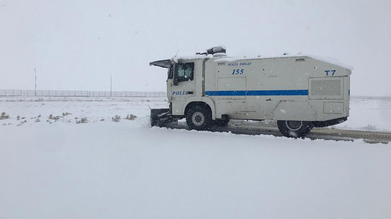 Mardin'de kar temizleme çalışmalarına TOMA'lar da katıldı