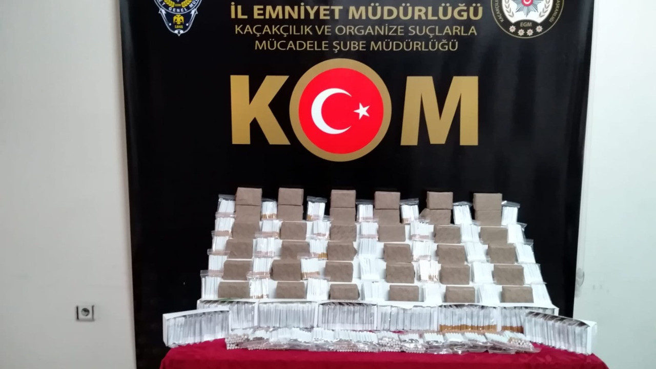 Gaziantep’te binlerce kaçak sigara kağıdı ve makaron ele geçirildi