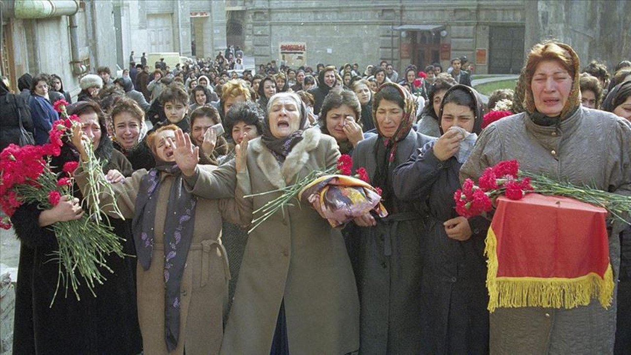 Hürriyet bayrağını kanlarıyla yükselttiler! 32 yıl önce bugün Sovyet Ordusu Bakü'de yüzlerce Azerbaycan Türk'ünü katletti