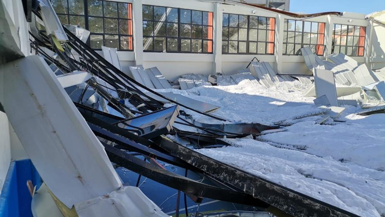 Spor salonunu kar çökertti