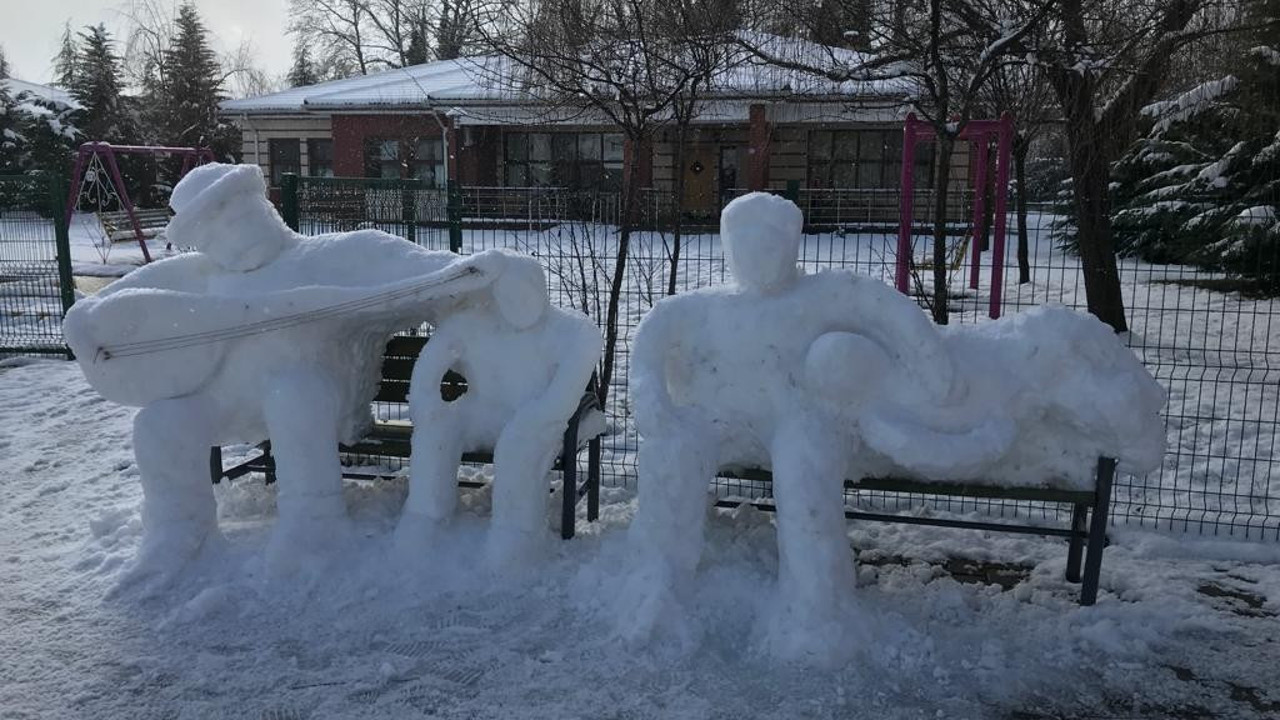 Kardan Aşık Veysel figürü yaptılar