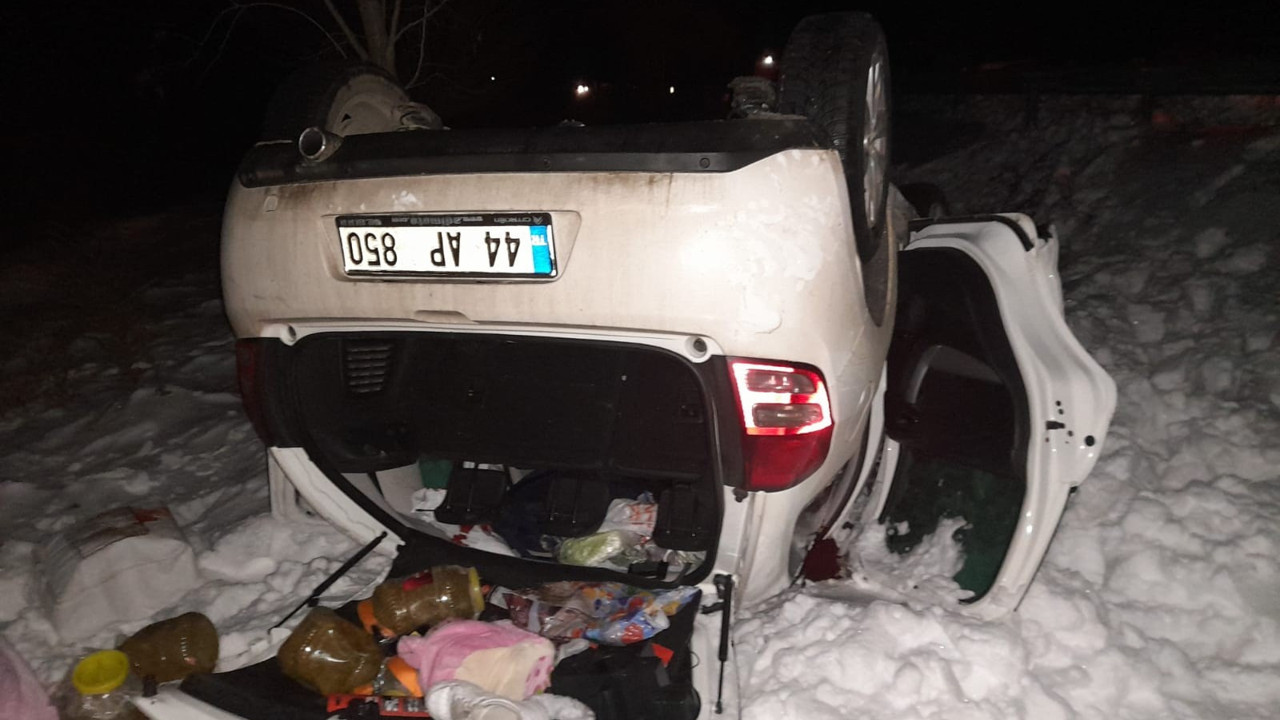 Takla atan otomobil şarampole yuvarlandı