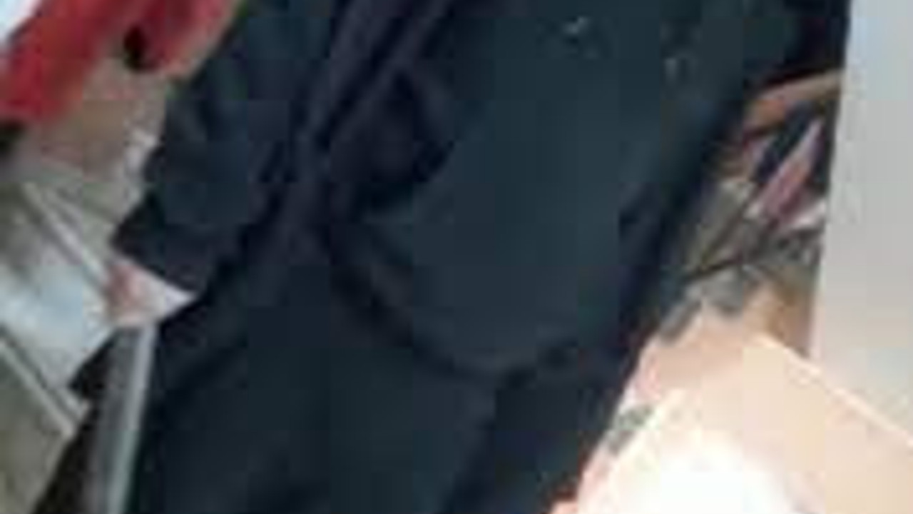 Öğrenciler kavga etti, veli baltayla okulu bastı