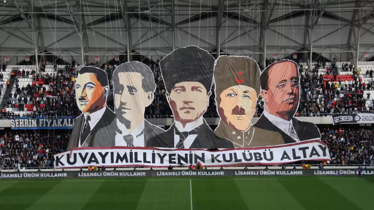 Altay tribünlerinde tüyleri diken diken eden görüntü. Son zamanların en güzel kareografisi