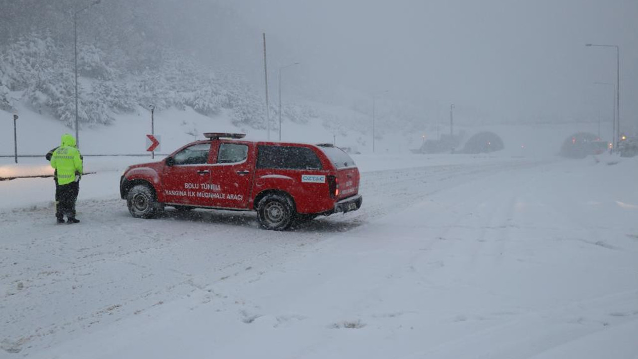 Yola çıkanlar dikkat. Bolu Dağı geçişi çift yönlü trafiğe kapatıldı