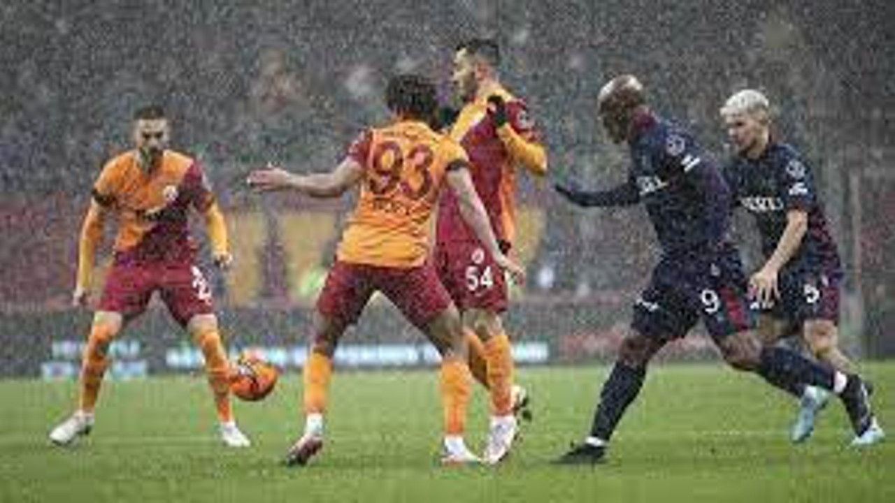 Galatasaray'da büyük protesto: Yönetim istifa