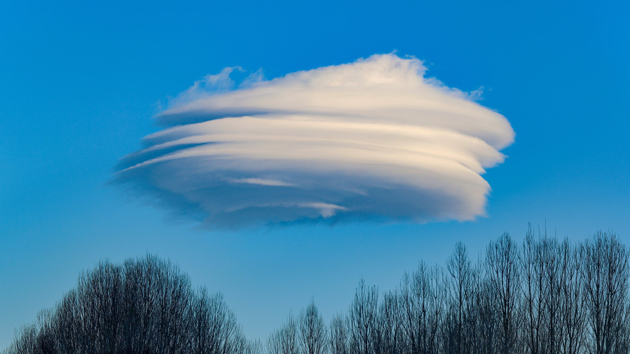 Van semalarında şaşırtan görüntü. Saatlerce aynı noktada dairesel şekil değiştirdi