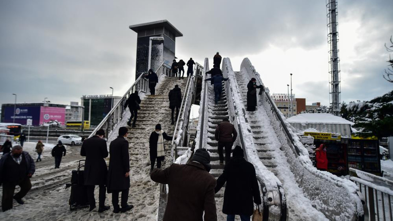 Yürüyen merdivenler bile dondu