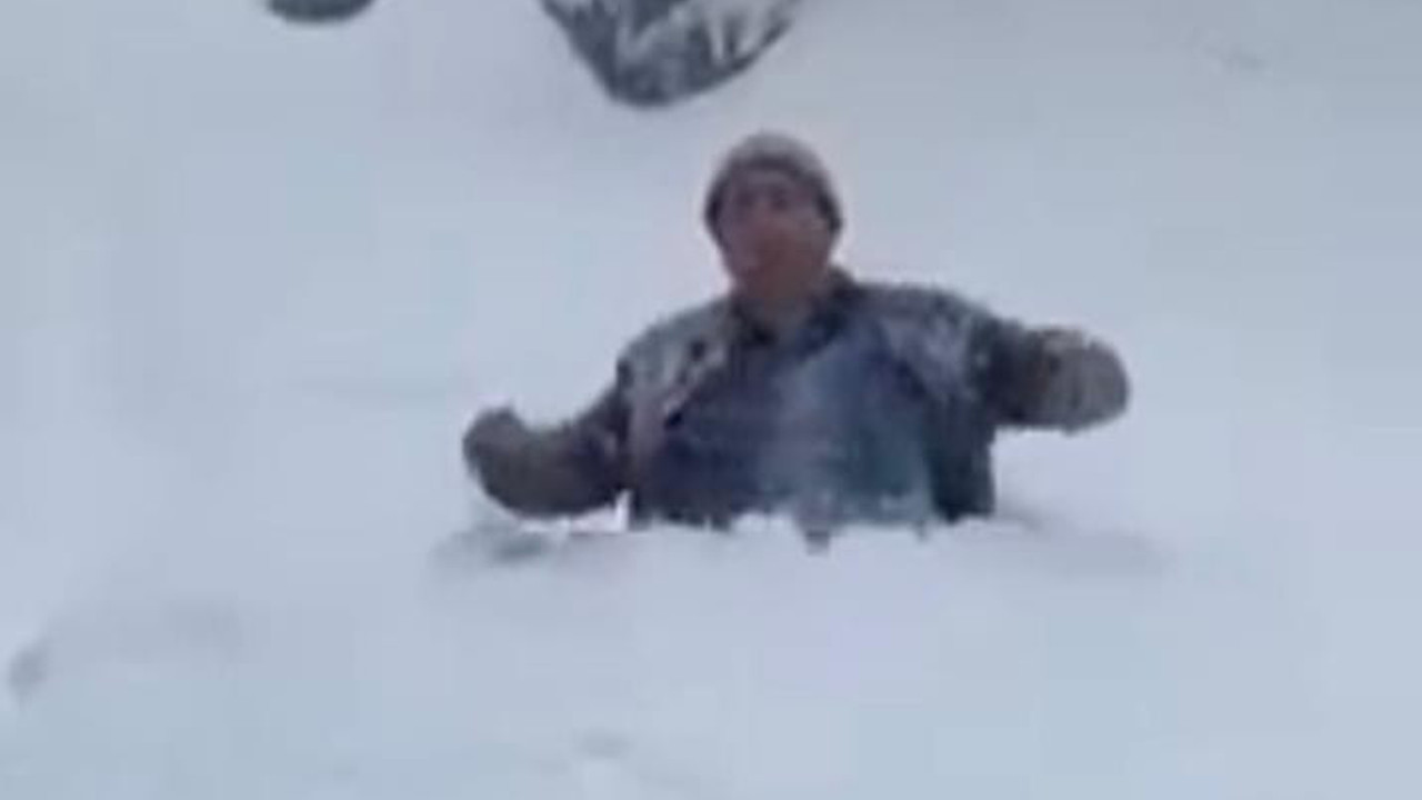 Sakarya'da adamı kar yuttu