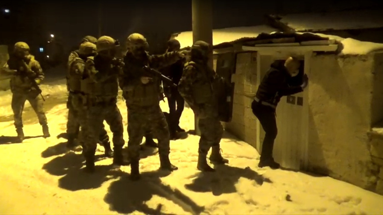 Ereğli’de şafak vakti uyuşturucu operasyonu! 12 kişi gözaltına alındı