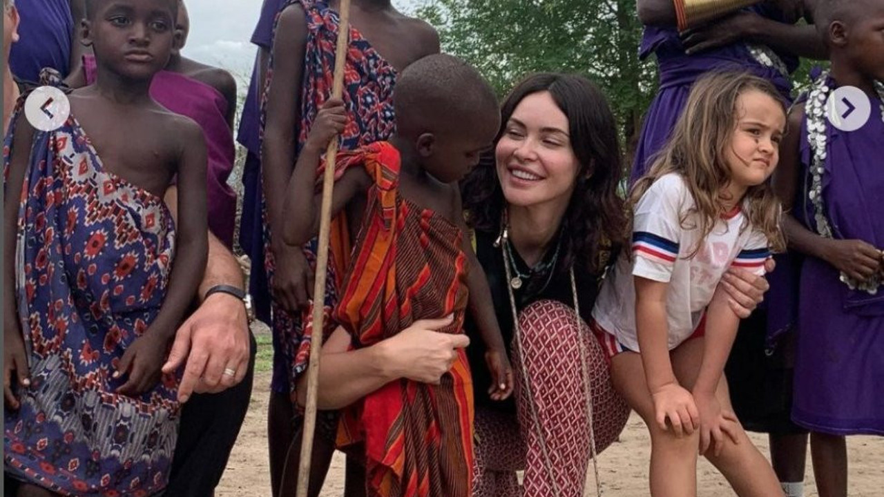 Volkan Demirel'in eşi Zeynep Demirel, kızlarıyla Afrika'ya gitti.