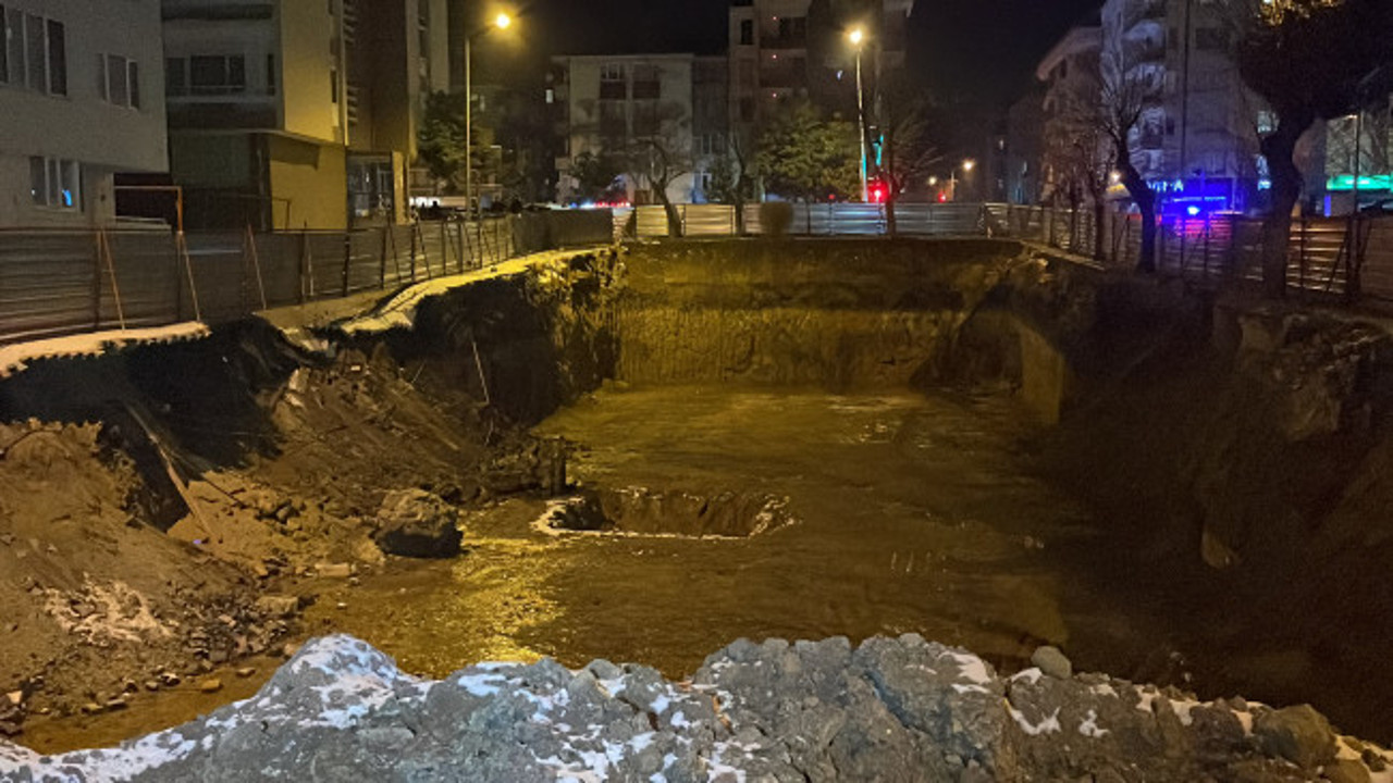 Balıkesir'de toprak kayması: 2 bina tahliye edildi