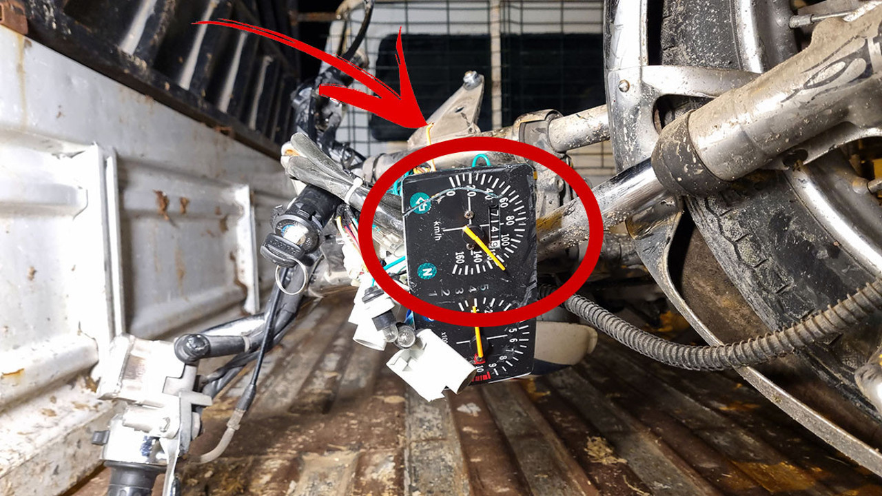 Aşırı hız kazayla bitti! Gösterge 120 kilometrede takılı kaldı...