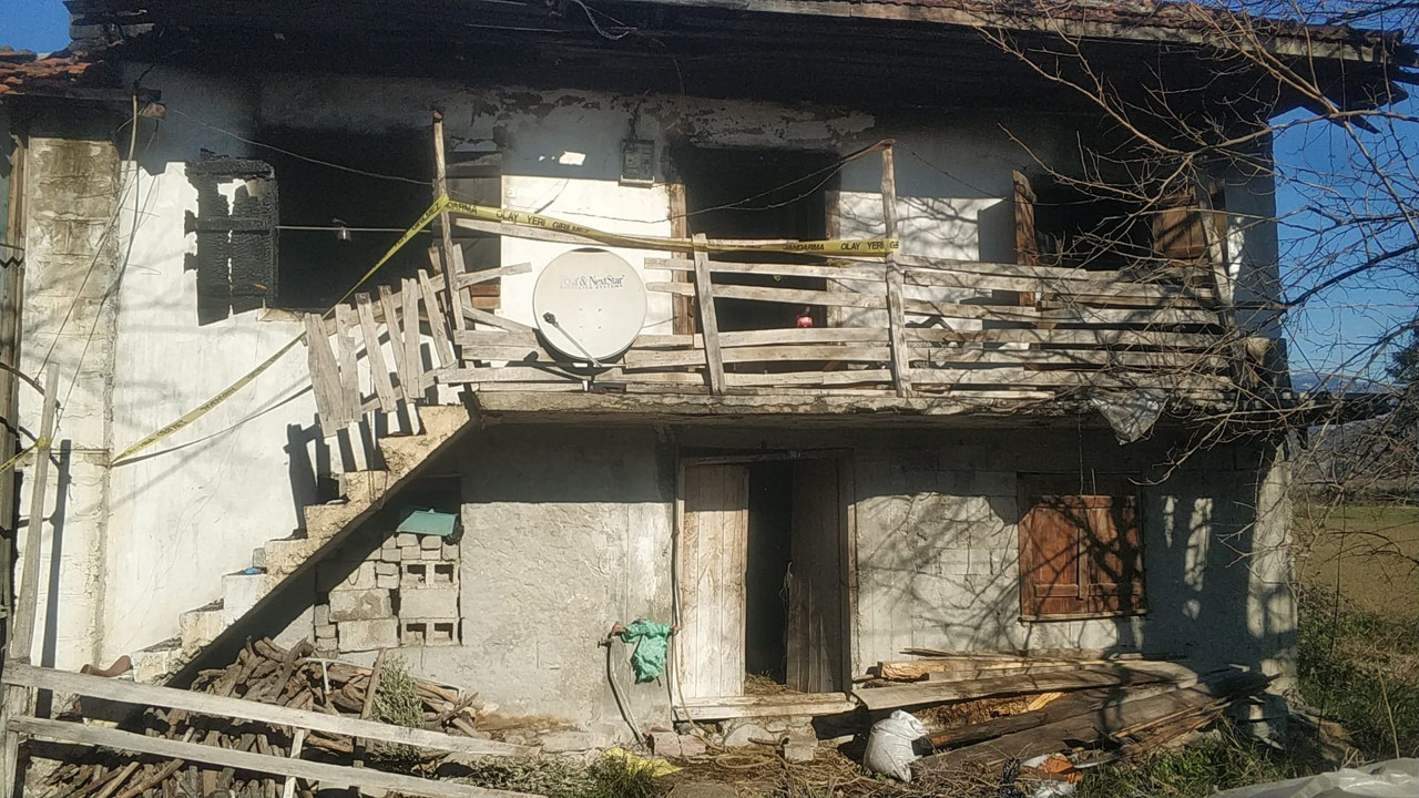 Ahşap evde çıkan yangında 1 kişi hayatını kaybetti