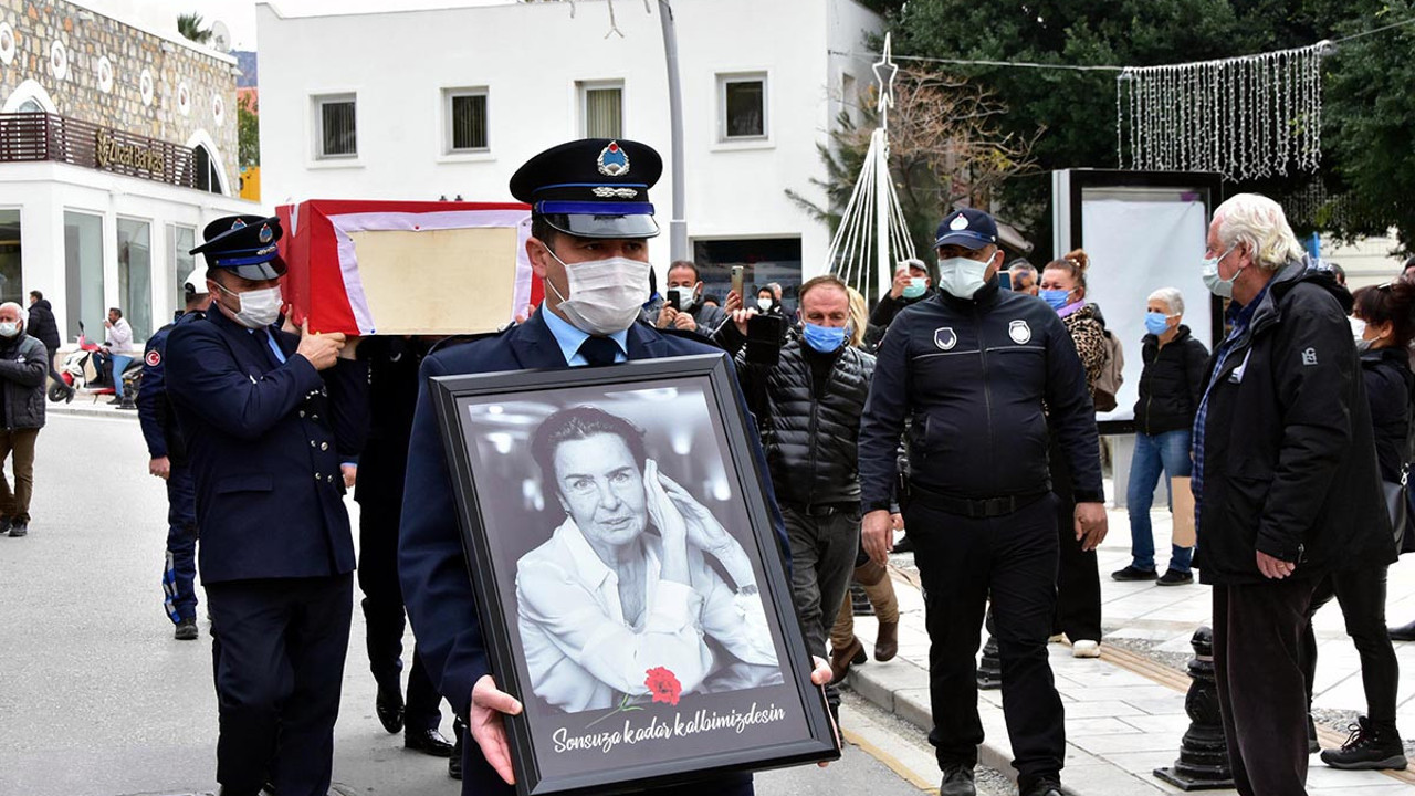 Usta sanatçı Fatma Girik, Bodrum'da son yolculuğuna uğurlandı