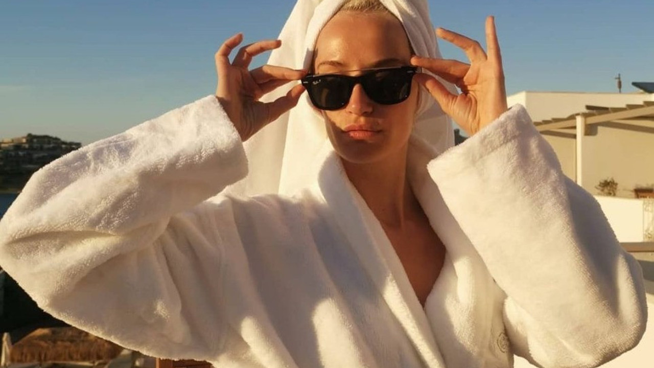 Didem Soydan kasığına kadar yırtmacıyla nefes kesti