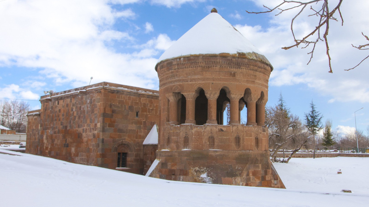 Doğu'daki 4 ilde 261 yerleşim birimine ulaşım sağlanamıyor
