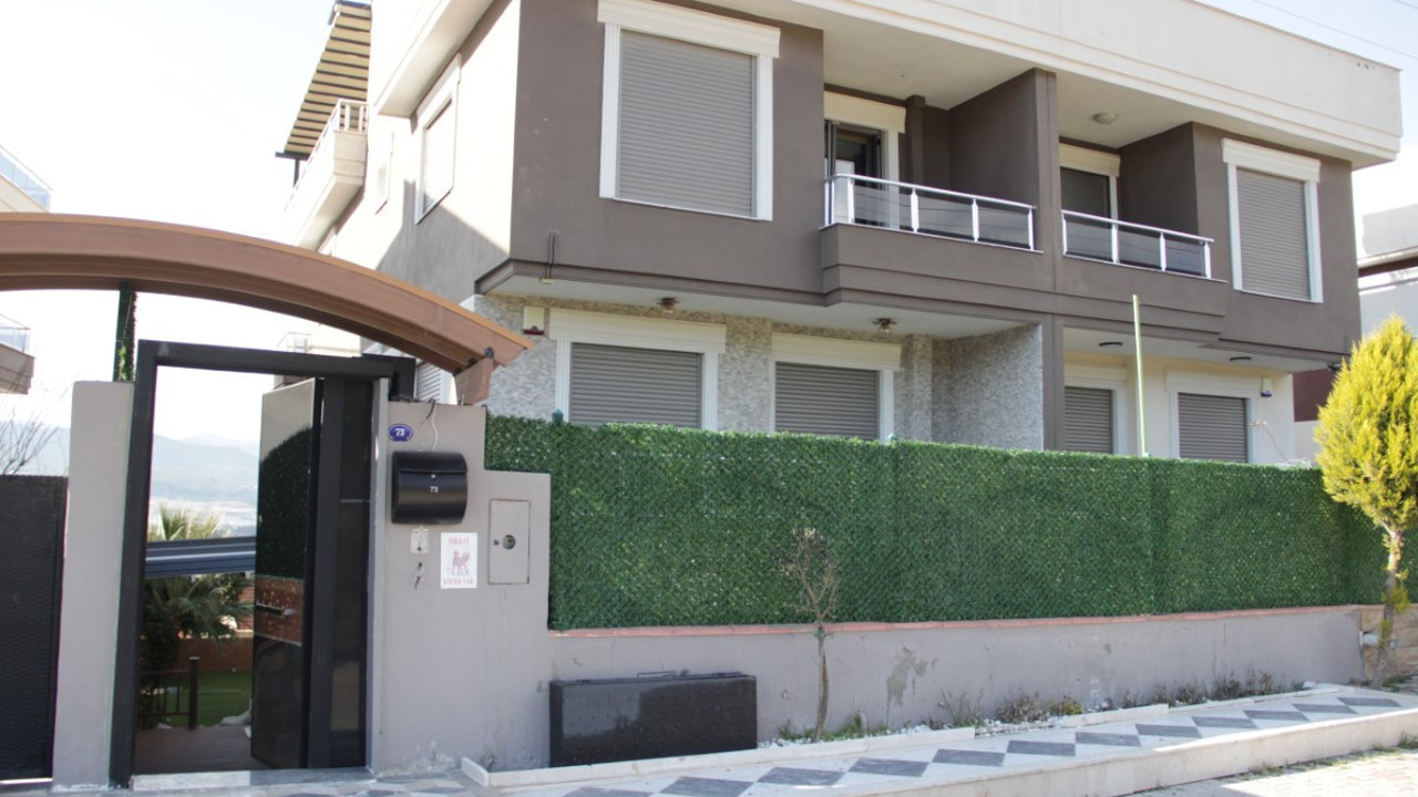 ''Ünlü iş adamıyım'' diyerek villa kiraladı. Saksıları bile çalıp kayıplara karıştı